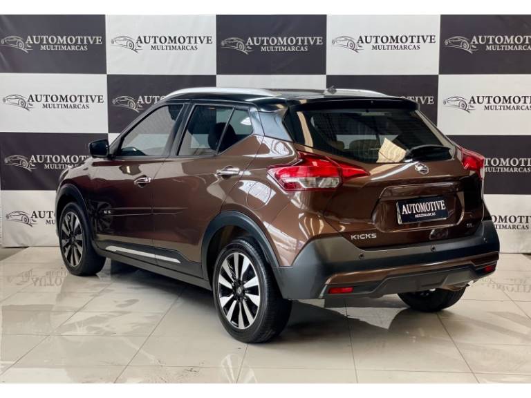 NISSAN - KICKS - 2018/2019 - Marrom - R$ 88.900,00