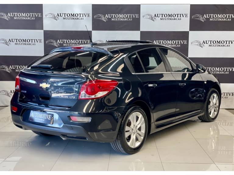 CHEVROLET - CRUZE - 2015/2015 - Preta - R$ 71.900,00