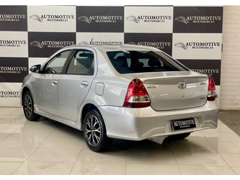 TOYOTA - ETIOS - 2018/2018 - Prata - R$ 67.800,00