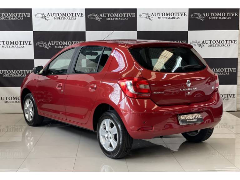 RENAULT - SANDERO - 2014/2015 - Vermelha - R$ 43.900,00