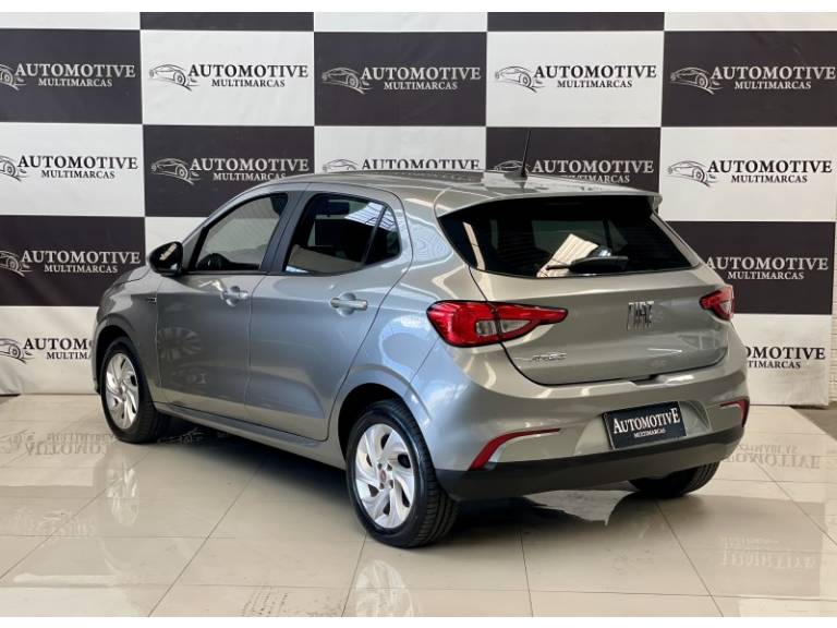 FIAT - ARGO - 2017/2018 - Prata - R$ 57.900,00