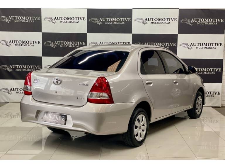 TOYOTA - ETIOS - 2018/2018 - Prata - R$ 62.900,00