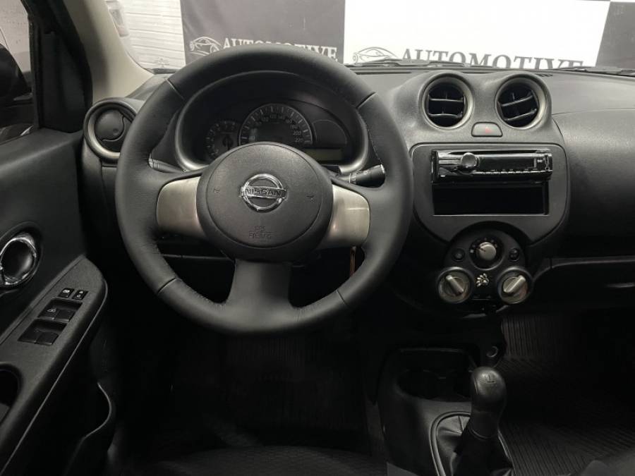 NISSAN - MARCH - 2011/2012 - Preta - R$ 35.900,00