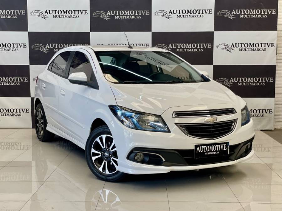 CHEVROLET - ONIX - 2013/2014 - Branca - R$ 49.900,00