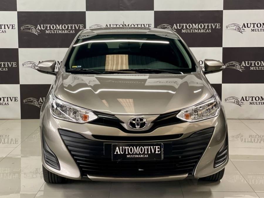 TOYOTA - YARIS - 2020/2020 - Bege - R$ 81.900,00