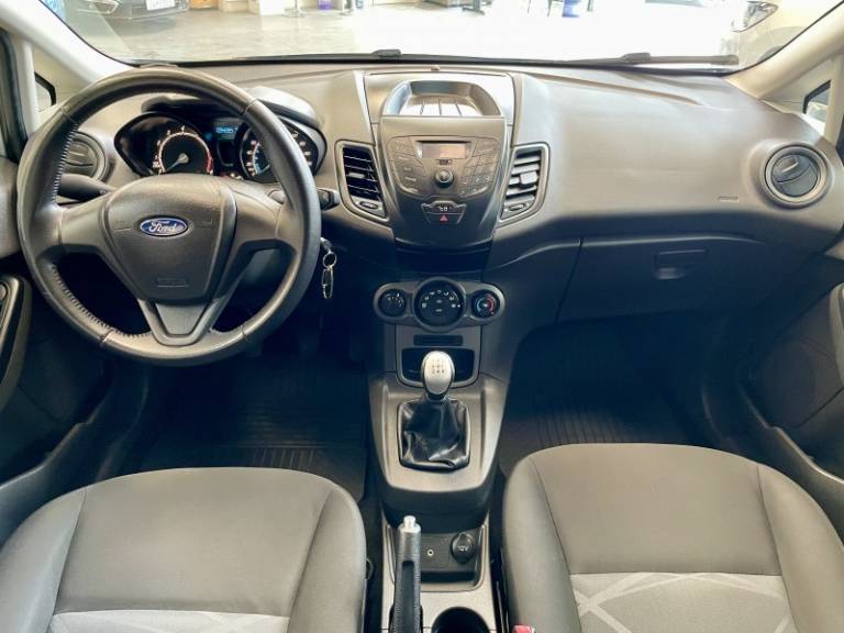 FORD - FIESTA - 2013/2014 - Prata - R$ 41.900,00