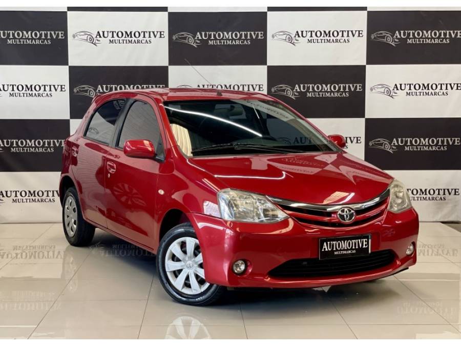 TOYOTA - ETIOS - 2012/2013 - Vermelha - R$ 39.900,00