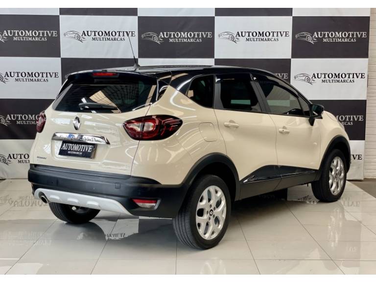 RENAULT - CAPTUR - 2017/2018 - Branca - R$ 72.900,00