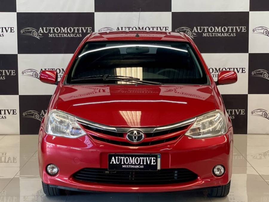 TOYOTA - ETIOS - 2012/2013 - Vermelha - R$ 41.900,00