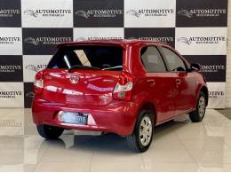 TOYOTA - ETIOS - 2012/2013 - Vermelha - R$ 39.900,00