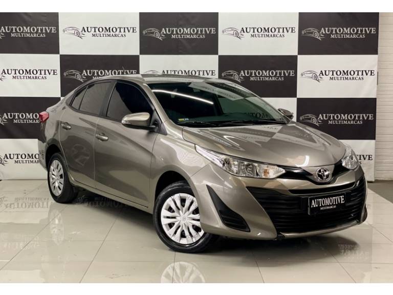 TOYOTA - YARIS - 2020/2020 - Bege - R$ 81.900,00