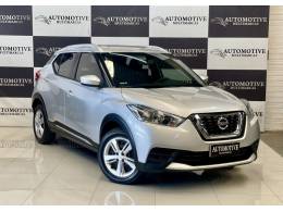 NISSAN - KICKS - 2017/2018 - Prata - R$ 72.900,00