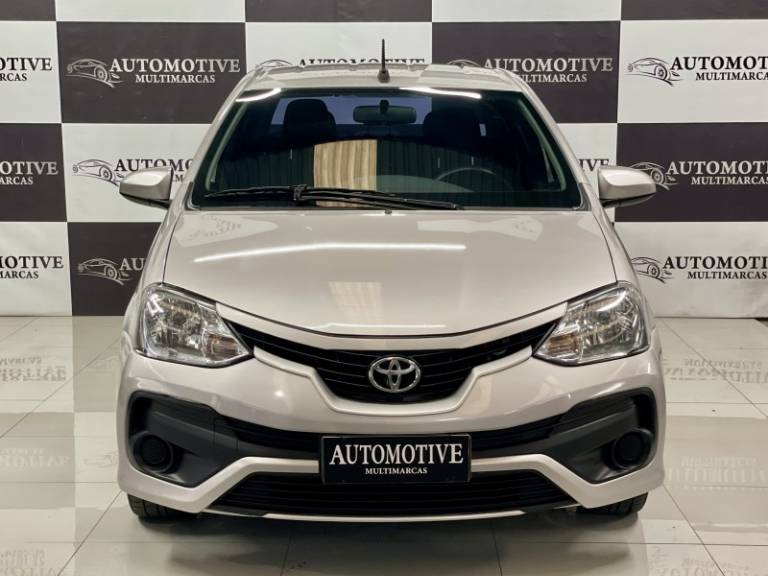 TOYOTA - ETIOS - 2018/2018 - Prata - R$ 62.900,00