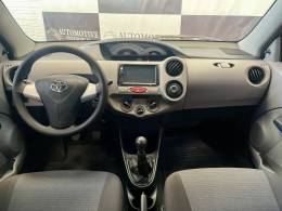 TOYOTA - ETIOS - 2012/2013 - Vermelha - R$ 41.900,00