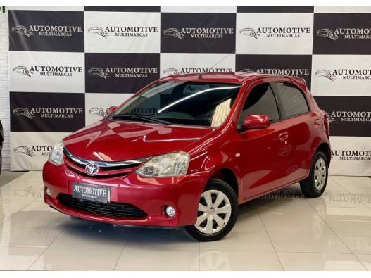 TOYOTA - ETIOS - 2012/2013 - Vermelha - R$ 41.900,00