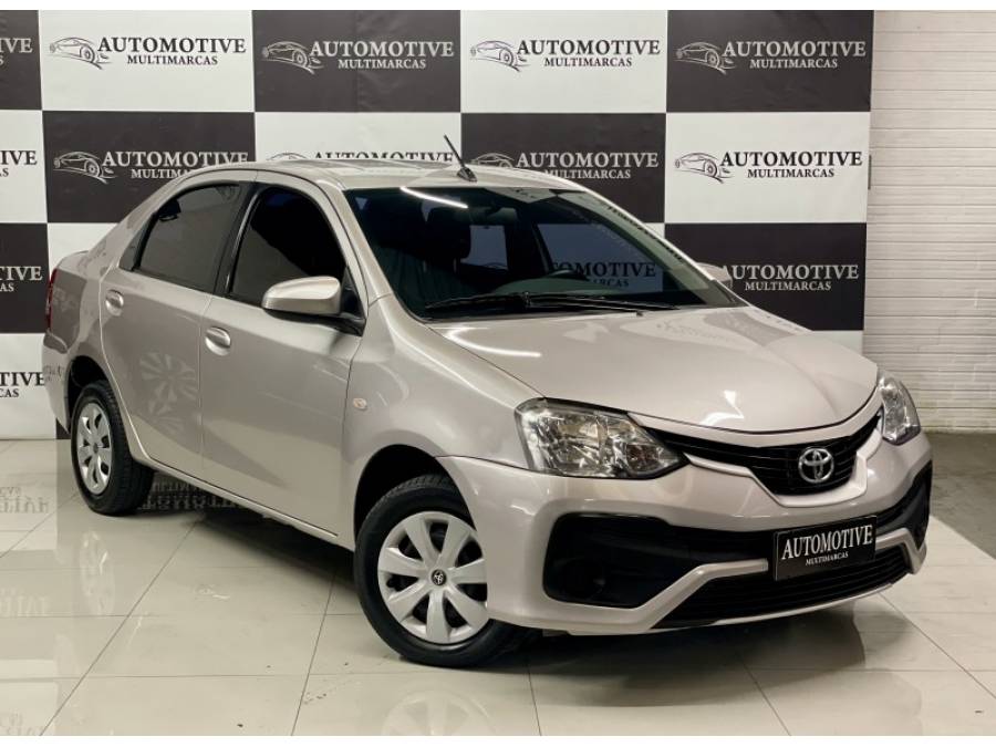 TOYOTA - ETIOS - 2018/2018 - Prata - R$ 62.900,00