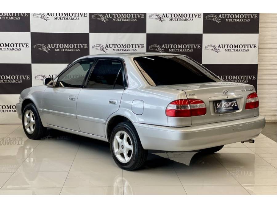 TOYOTA - COROLLA - 2001/2002 - Prata - R$ 27.900,00