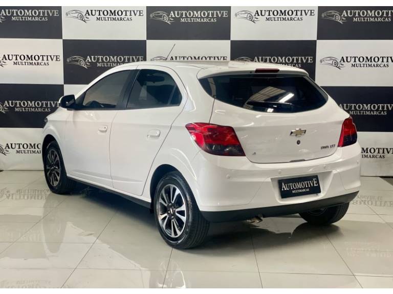 CHEVROLET - ONIX - 2014/2015 - Branca - R$ 49.900,00