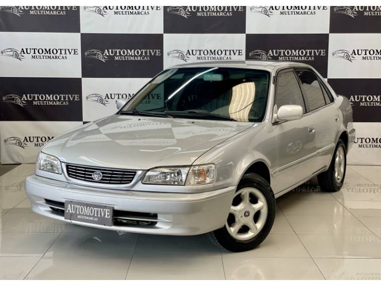 TOYOTA - COROLLA - 2001/2002 - Prata - R$ 27.900,00