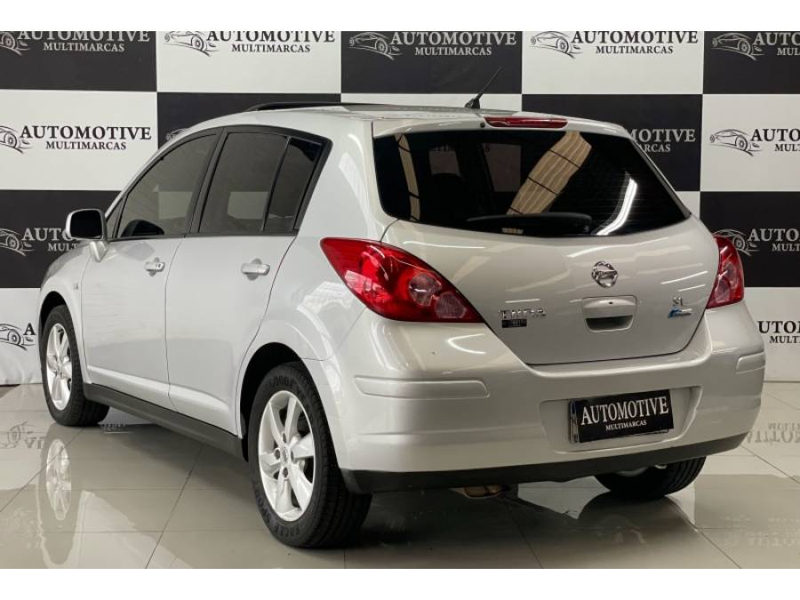 NISSAN - TIIDA - 2010/2011 - Prata - R$ 37.900,00