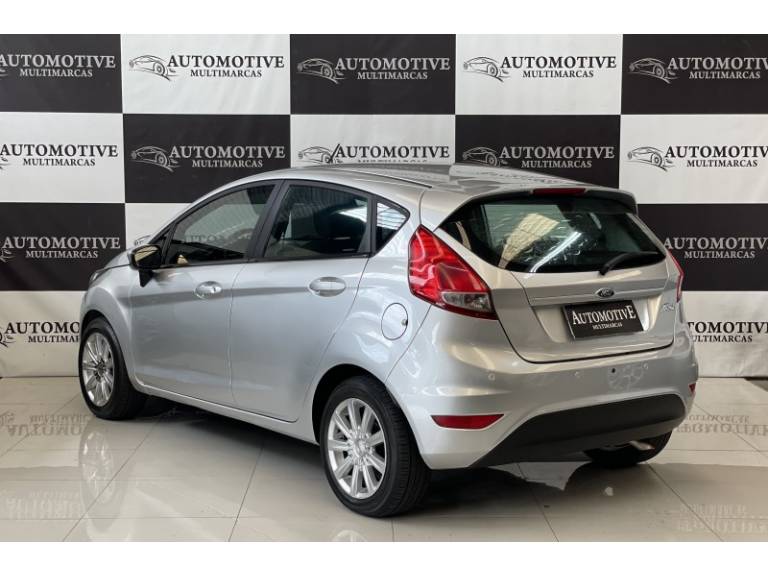 FORD - FIESTA - 2013/2014 - Prata - R$ 41.900,00