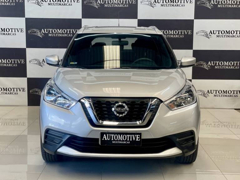 NISSAN - KICKS - 2017/2018 - Prata - R$ 72.900,00