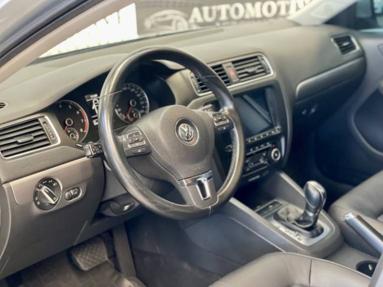 VOLKSWAGEN - JETTA - 2012/2012 - Prata - R$ 69.900,00