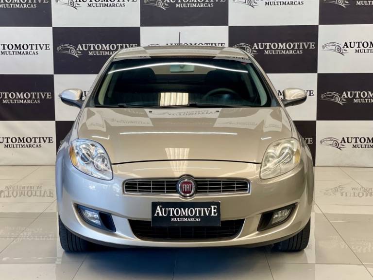 FIAT - BRAVO - 2011/2012 - Bege - R$ 36.900,00