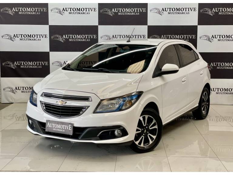 CHEVROLET - ONIX - 2014/2015 - Branca - R$ 55.900,00