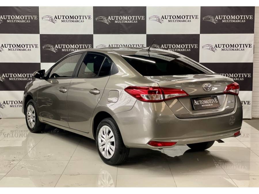 TOYOTA - YARIS - 2020/2020 - Bege - R$ 81.900,00