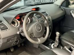 RENAULT - MÉGANE - 2011/2012 - Preta - R$ 32.900,00