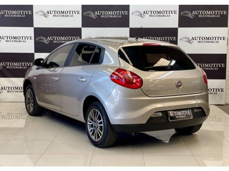 FIAT - BRAVO - 2011/2012 - Bege - R$ 36.900,00