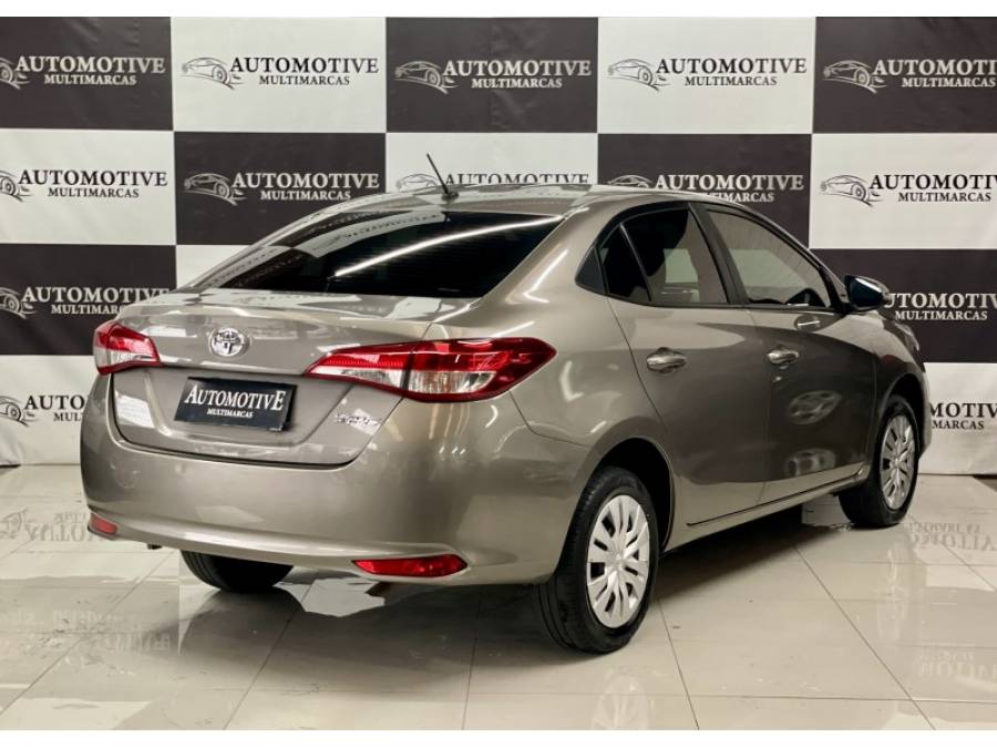 TOYOTA - YARIS - 2020/2020 - Bege - R$ 81.900,00