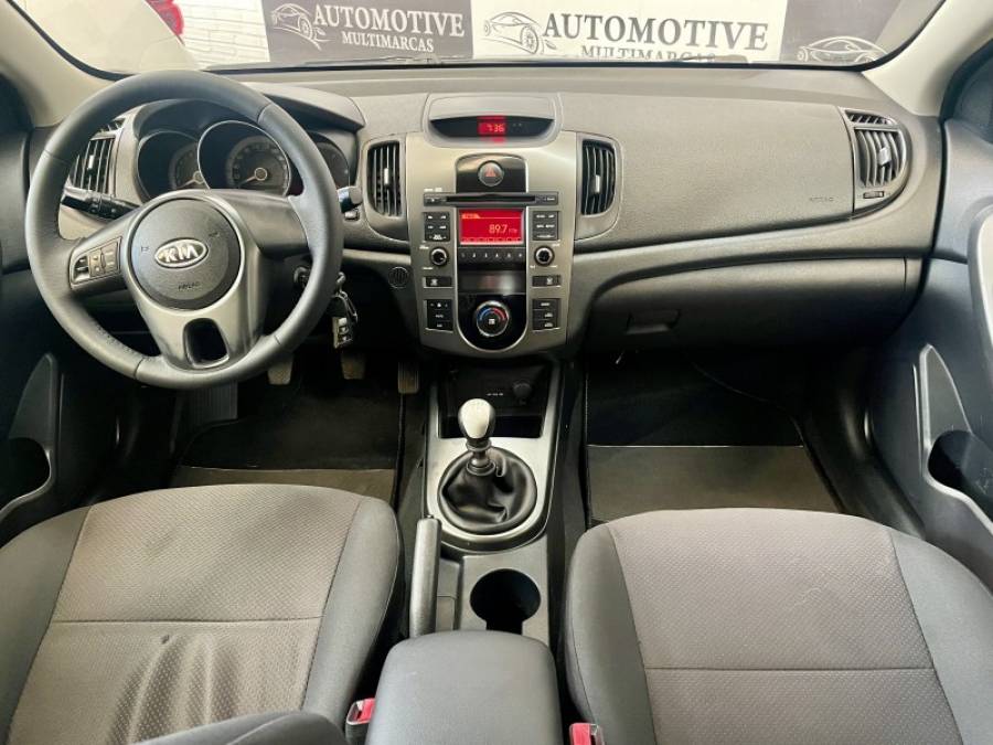 KIA MOTORS - CERATO - 2010/2011 - Preta - R$ 41.800,00