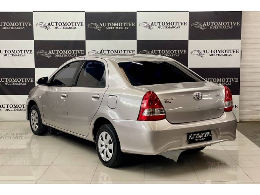 TOYOTA - ETIOS - 2018/2018 - Prata - R$ 62.900,00