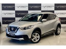 NISSAN - KICKS - 2017/2018 - Prata - R$ 72.900,00