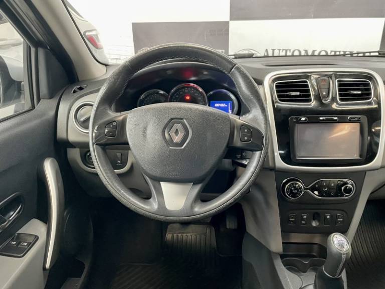 RENAULT - LOGAN - 2014/2015 - Prata - R$ 39.900,00