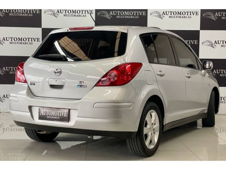 NISSAN - TIIDA - 2010/2011 - Prata - R$ 37.900,00